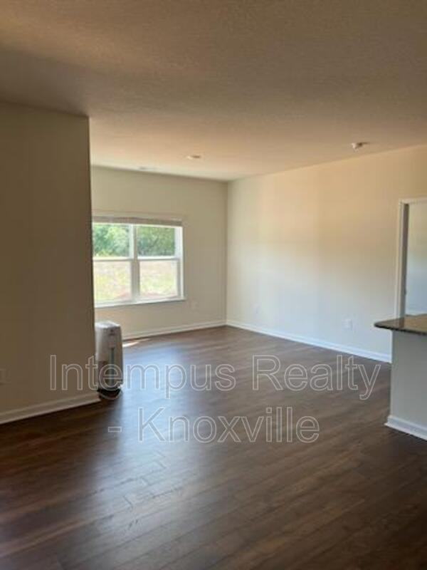 1311 Hampton Place Cir - Photo 2 of 33