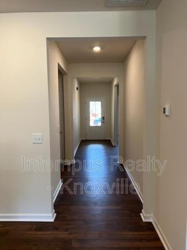 1311 Hampton Place Cir - Photo 4 of 33