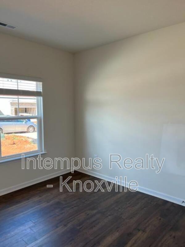 1311 Hampton Place Cir - Photo 7 of 33