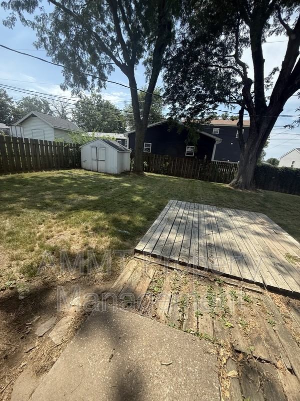 900 S 7th St - Photo 3 of 10