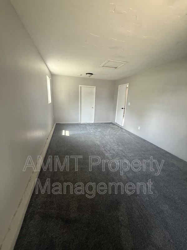 900 S 7th St - Photo 6 of 10