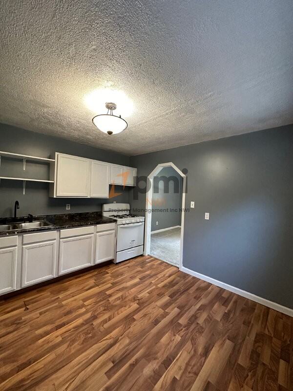 3464 Iowa St - Photo 4 of 15