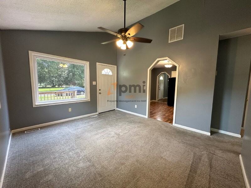3464 Iowa St - Photo 5 of 15