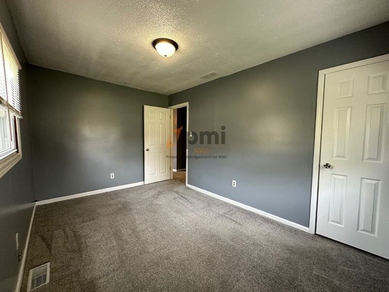 3464 Iowa St - Photo 6 of 15