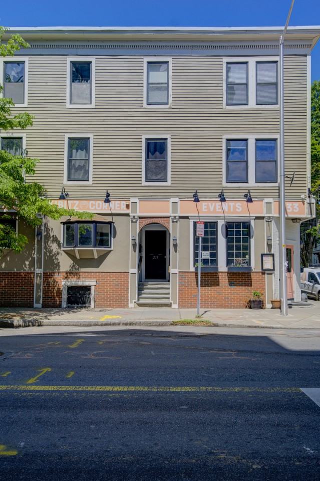 231 Cardinal Medeiros Ave #2