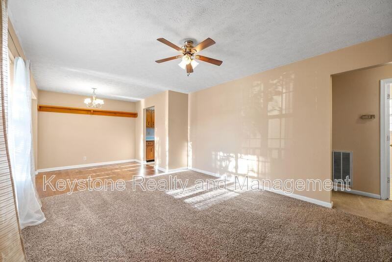 609 Artic Ave - Photo 3 of 15