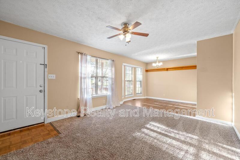 609 Artic Ave - Photo 4 of 15