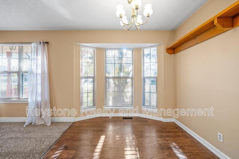 609 Artic Ave - Photo 5 of 15