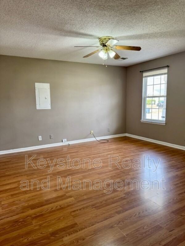 1127 Keith Ave - Photo 2 of 9