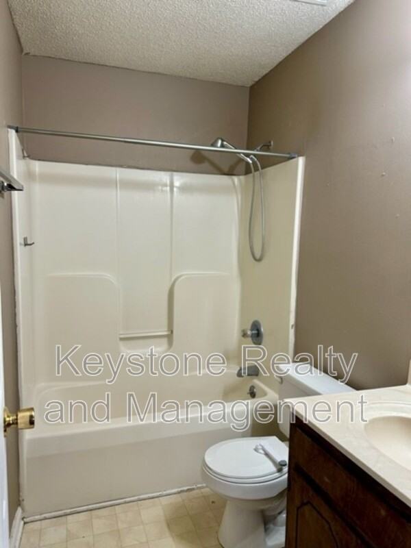 1127 Keith Ave - Photo 3 of 9