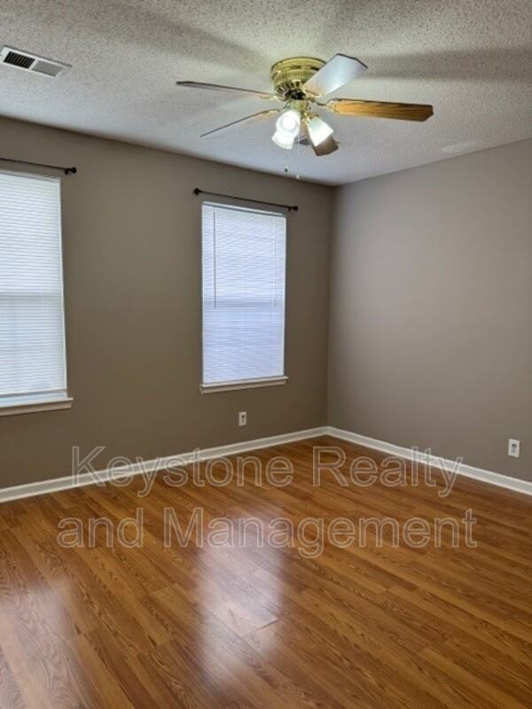 1127 Keith Ave - Photo 6 of 9