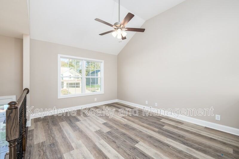 808 Lillian Grace Dr - Photo 2 of 14