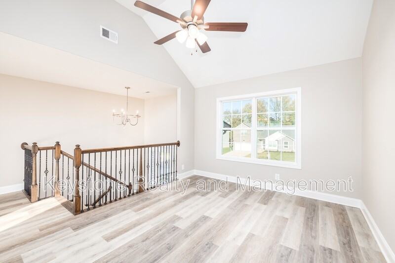 808 Lillian Grace Dr - Photo 3 of 14