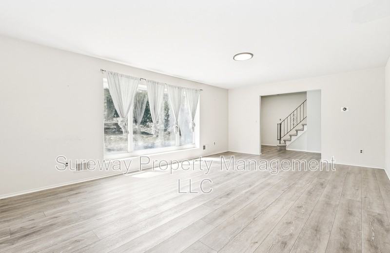 2 Albert E Bonacci Dr - Photo 4 of 24