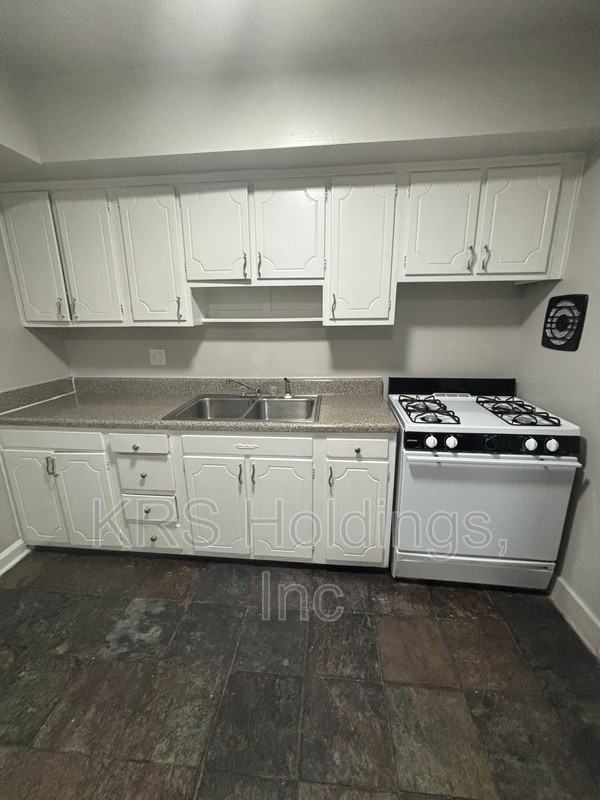 2758 Goolsby Ave - Photo 5 of 14