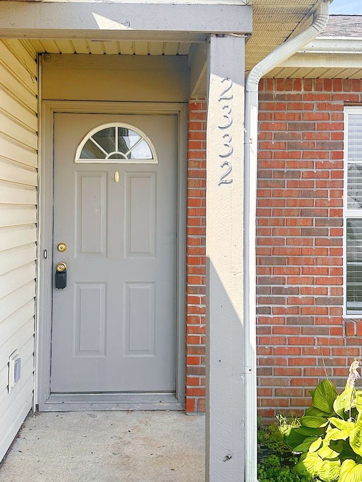 2332 Hopkins Dr - Photo 2 of 19