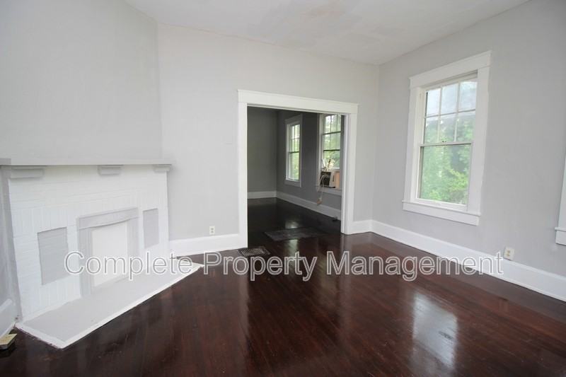 1822 Exeter Ave - Photo 2 of 8