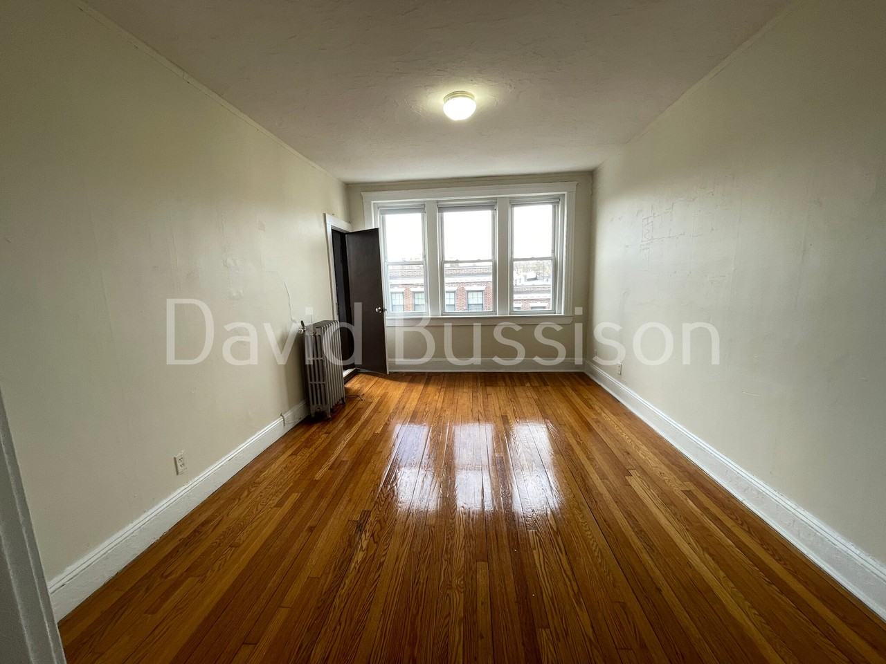127 Sutherland Rd #L - Photo 2 of 13