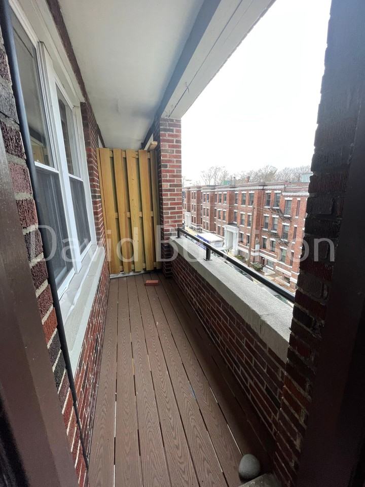 127 Sutherland Rd #L - Photo 3 of 13