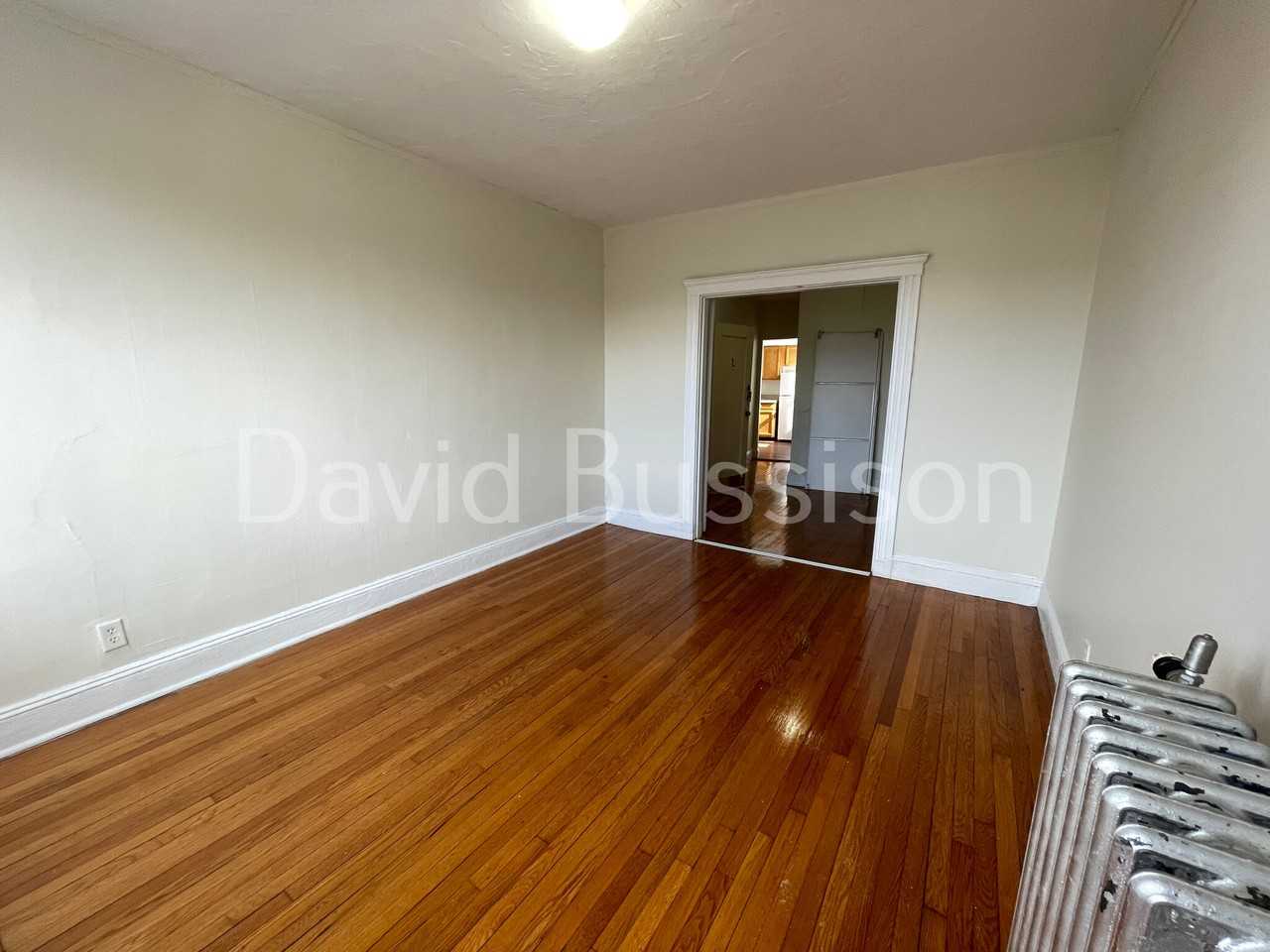 127 Sutherland Rd #L - Photo 5 of 13