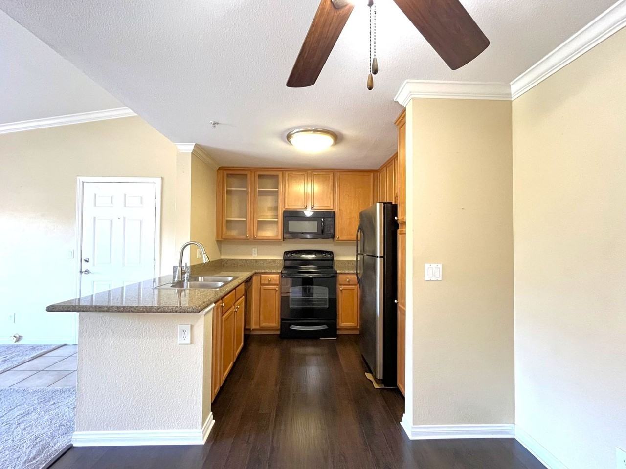 1020 La Terraza Cir - Photo 6 of 40