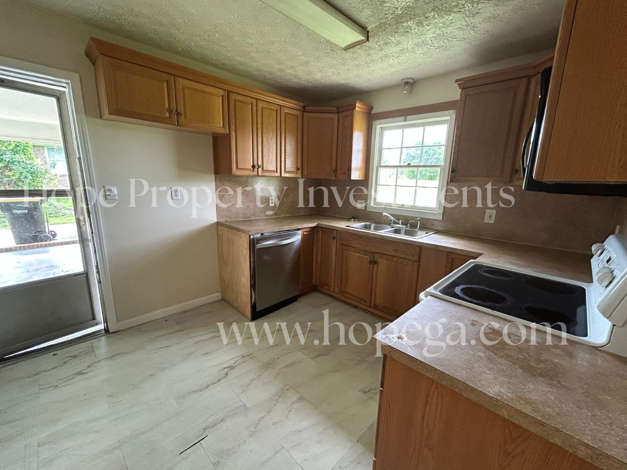 6 Georgian Dr - Photo 5 of 15