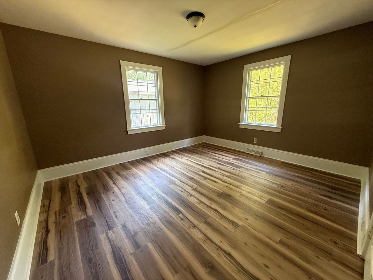 1107 Woodrow St S - Photo 5 of 8