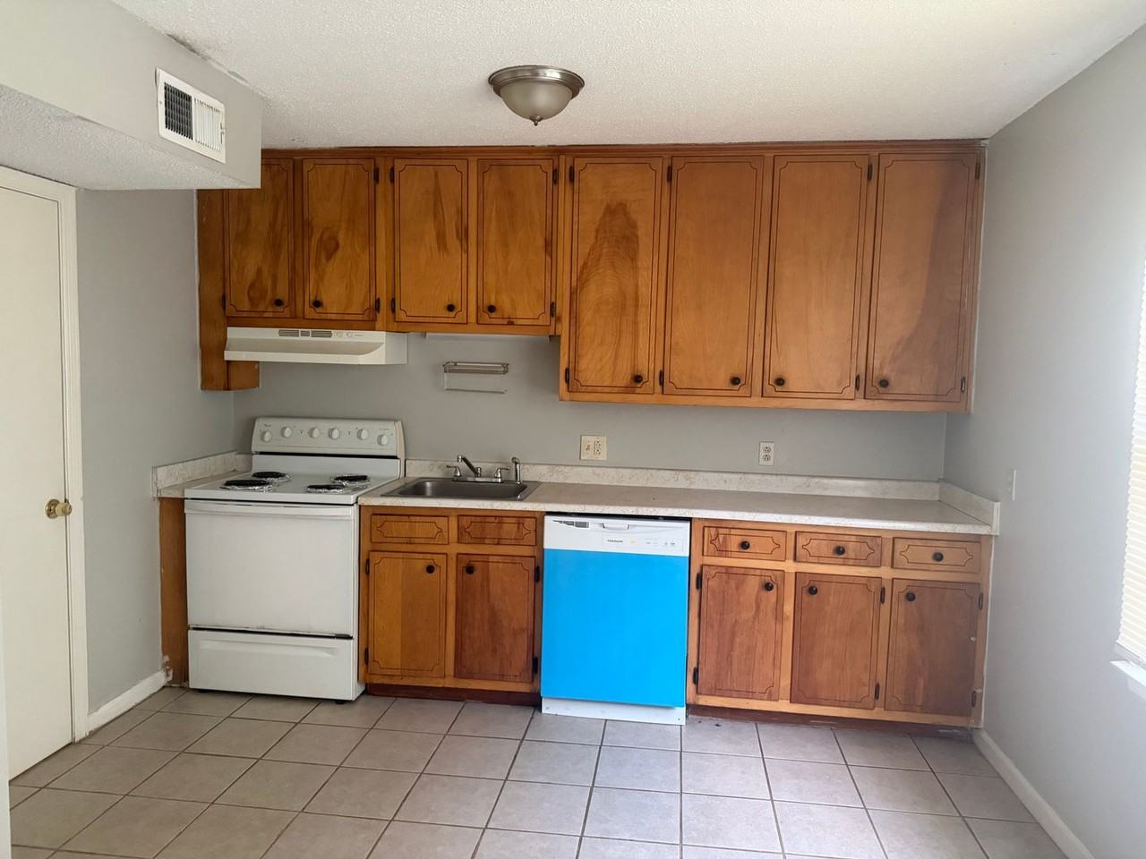 272 Lawrenceville Street - Photo 6 of 10