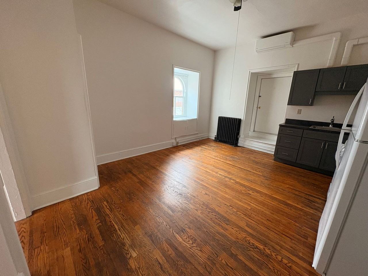 200 E Market St - Photo 2 of 6