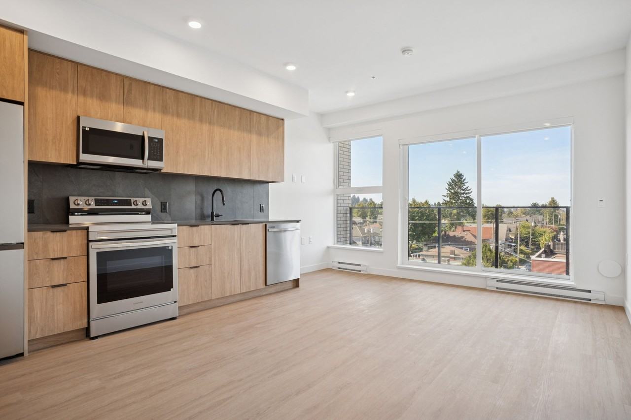 219 24th Ave E - Photo 5 of 11