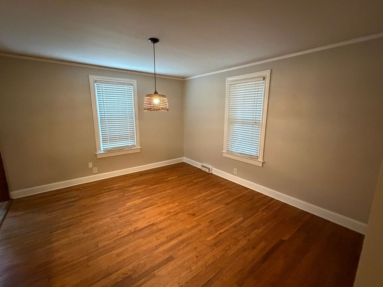 522 Grove Rd - Photo 3 of 12