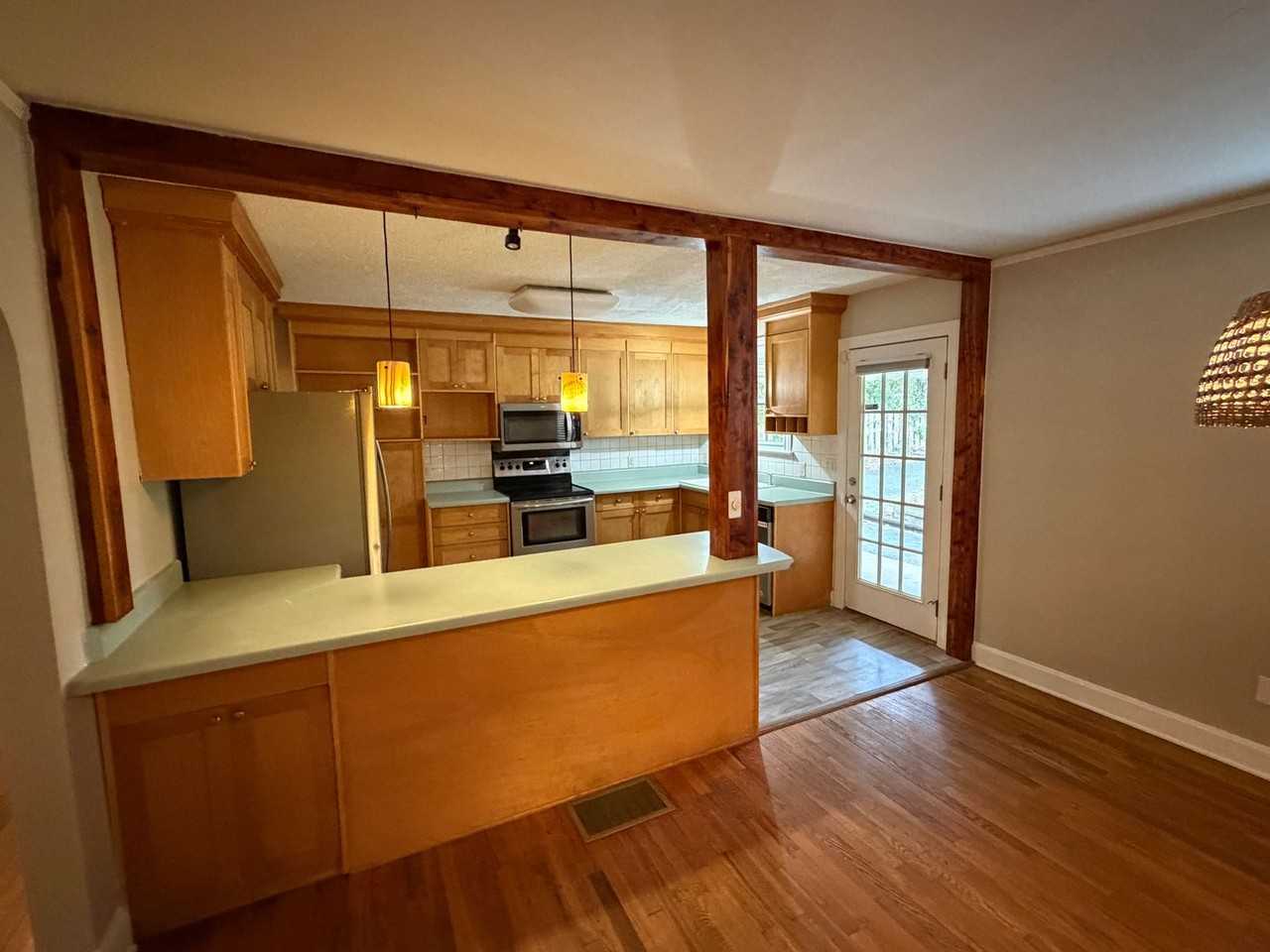 522 Grove Rd - Photo 4 of 12