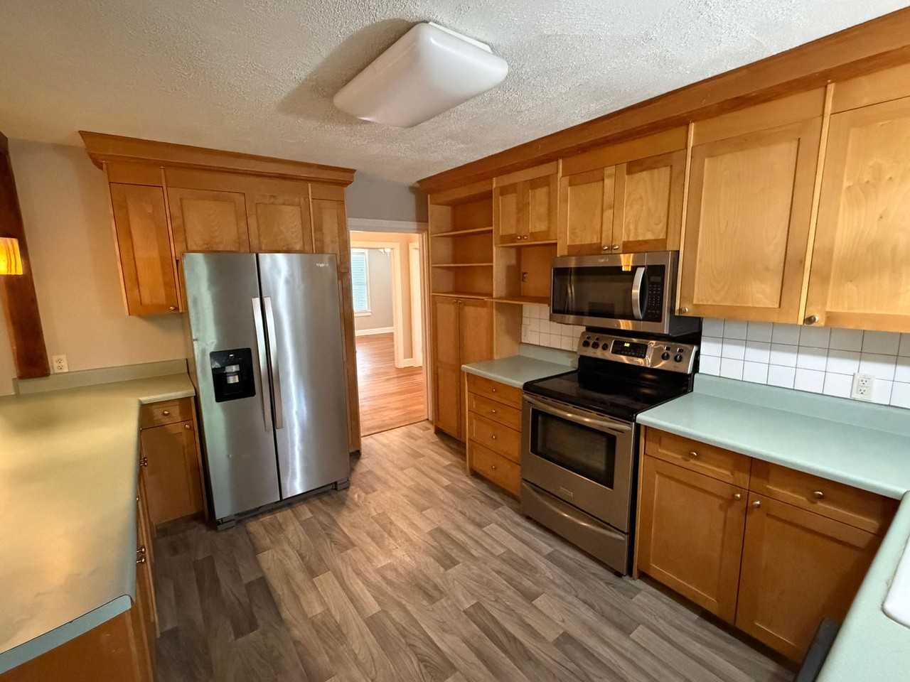522 Grove Rd - Photo 5 of 12
