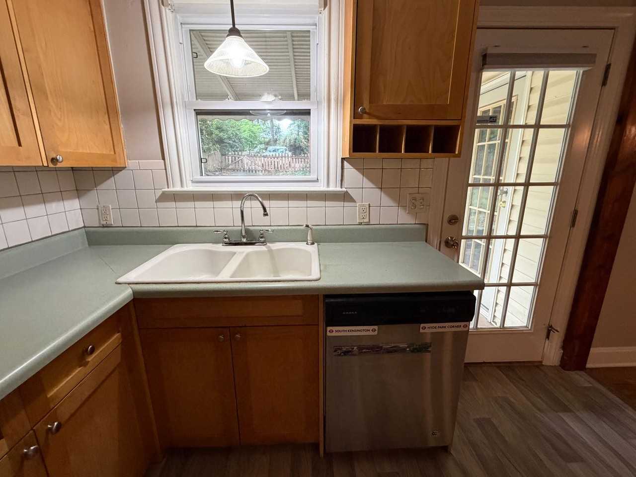 522 Grove Rd - Photo 7 of 12