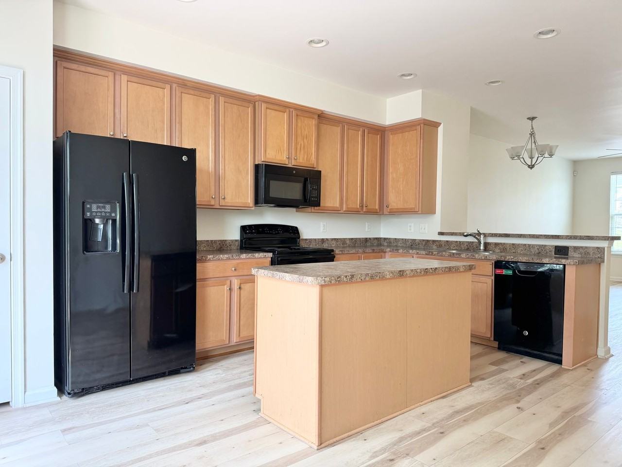 127 Streamview Dr - Photo 3 of 37