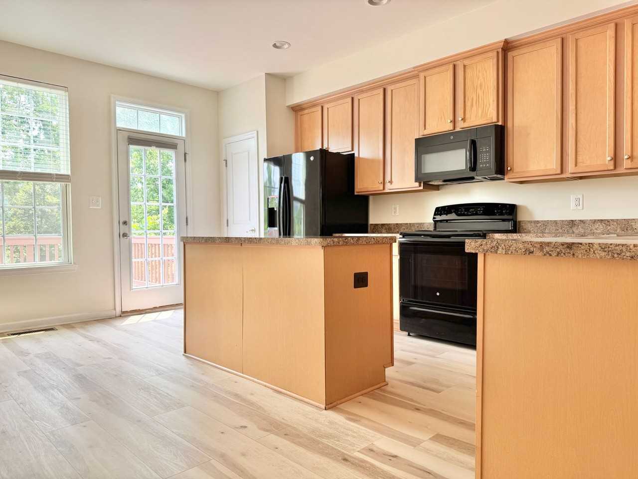 127 Streamview Dr - Photo 4 of 37