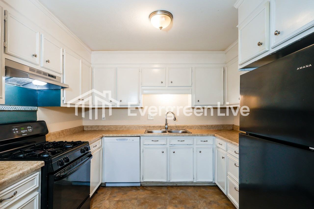 438 Terri Ln - Photo 5 of 15