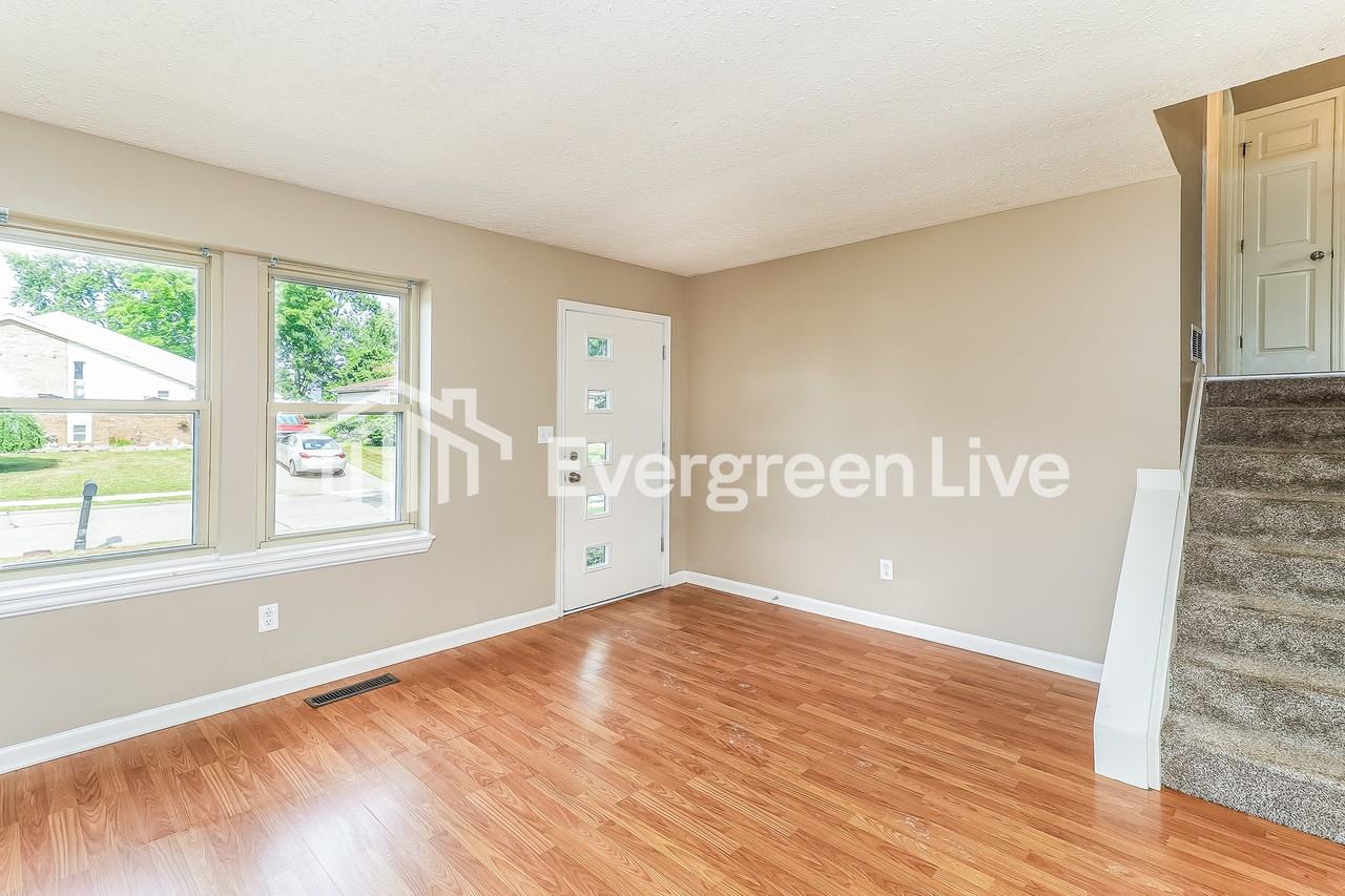 7732 Ravenswood Dr - Photo 3 of 15
