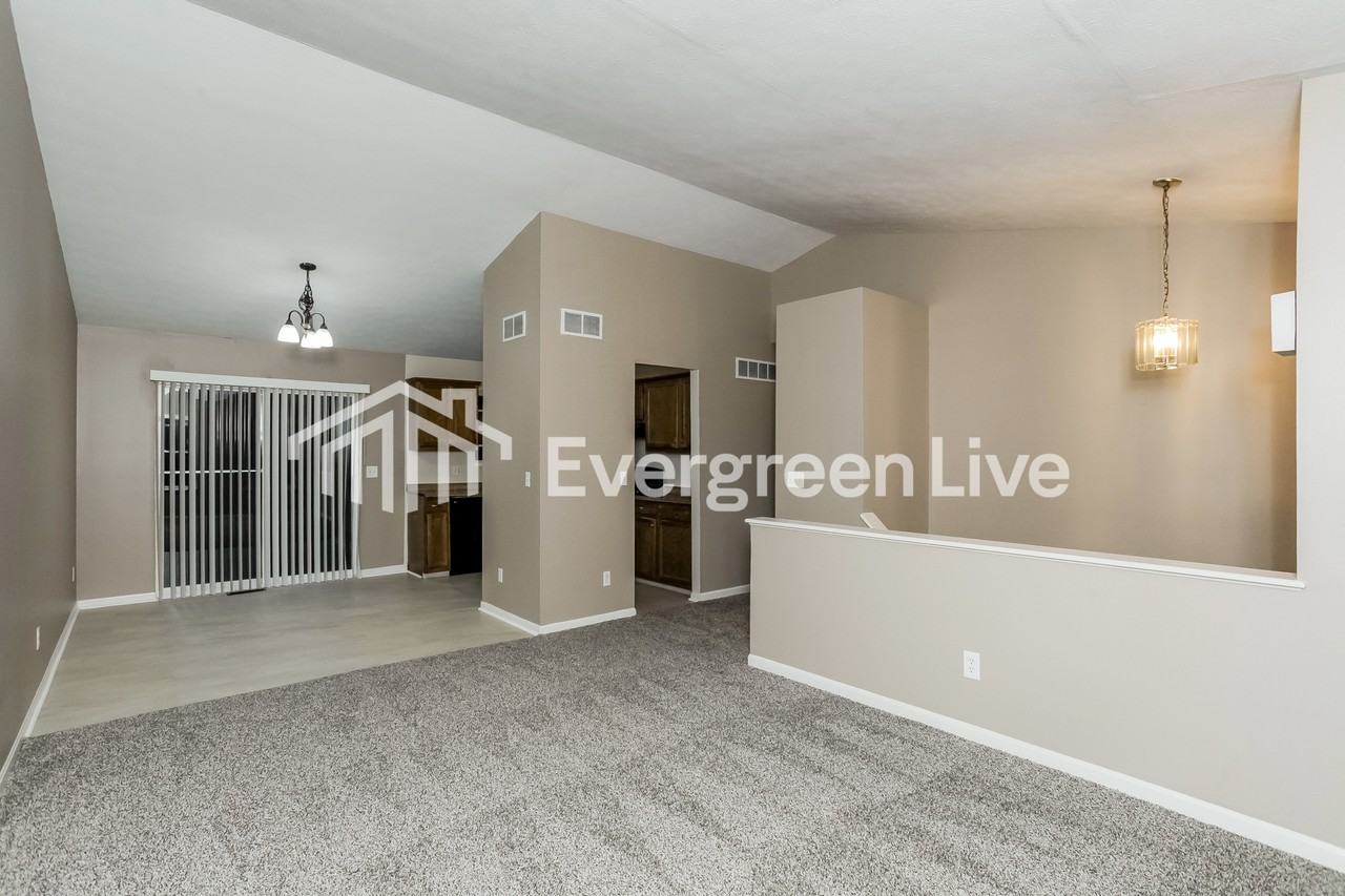 996 Venetian Ter - Photo 3 of 15