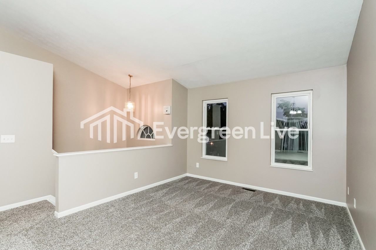 996 Venetian Ter - Photo 4 of 15