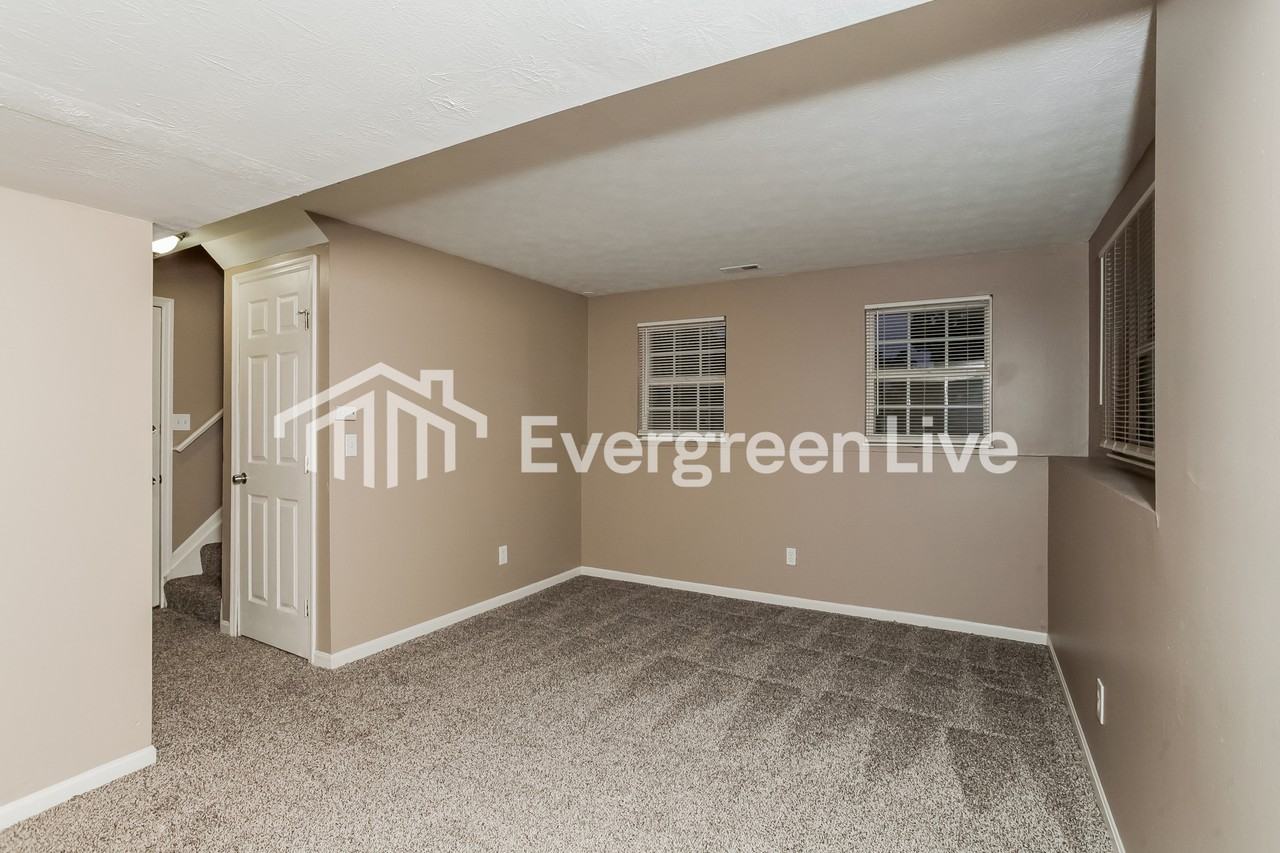 996 Venetian Ter - Photo 5 of 15