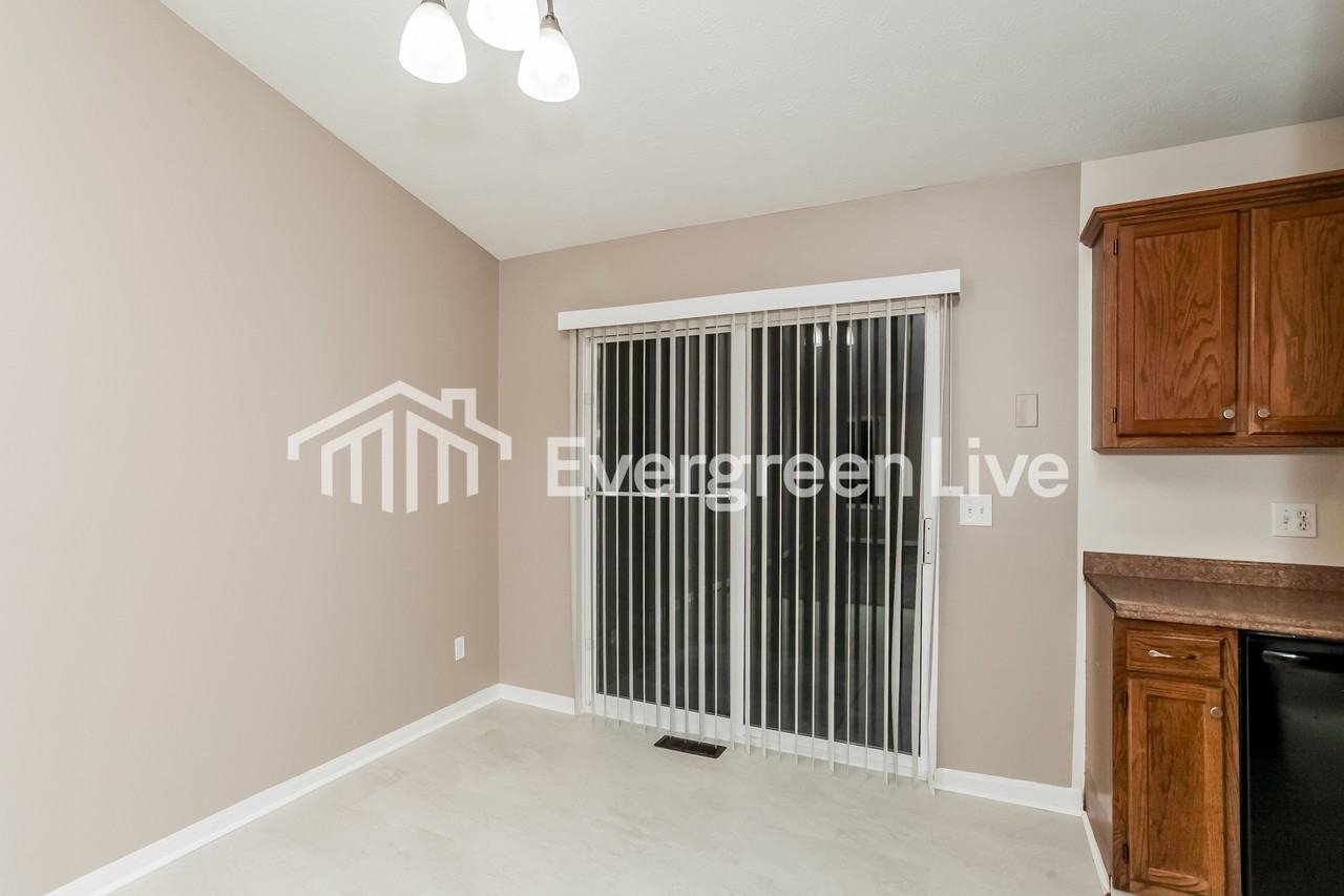 996 Venetian Ter - Photo 6 of 15