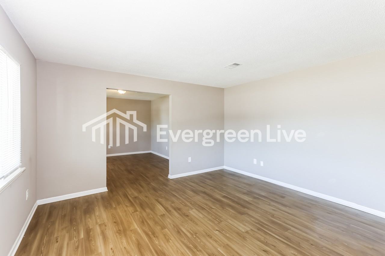 2664 Carrington Dr - Photo 4 of 15