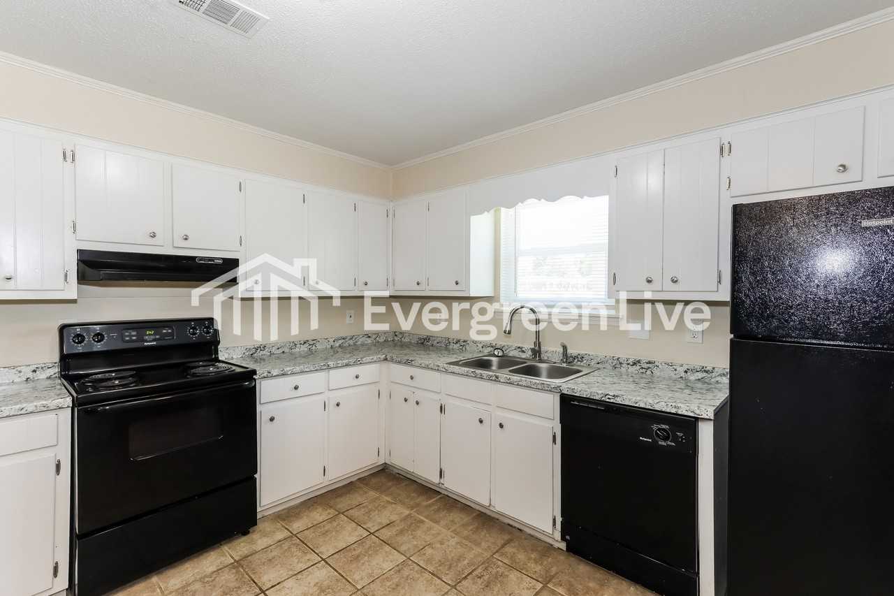 2664 Carrington Dr - Photo 5 of 15