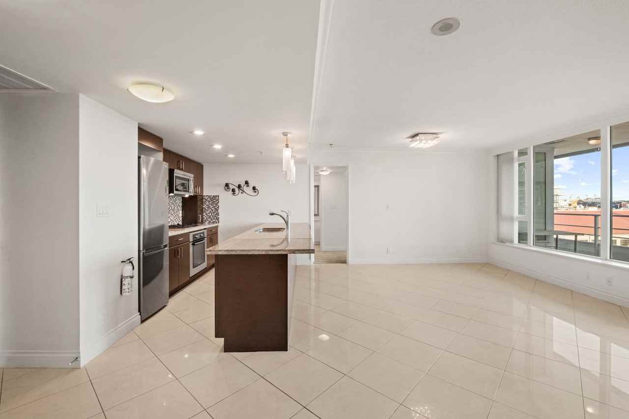 133 Esplanade East - Photo 6 of 25