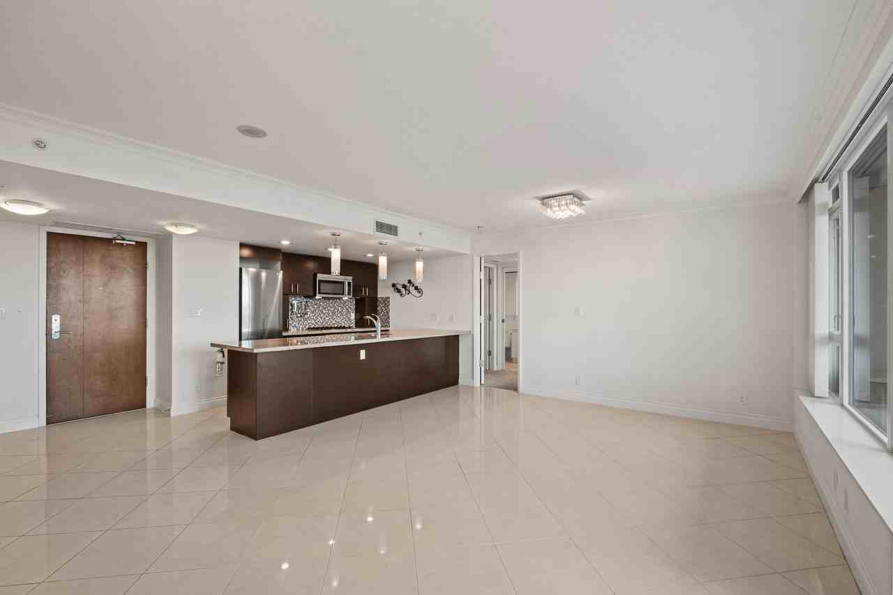 133 Esplanade East - Photo 7 of 25