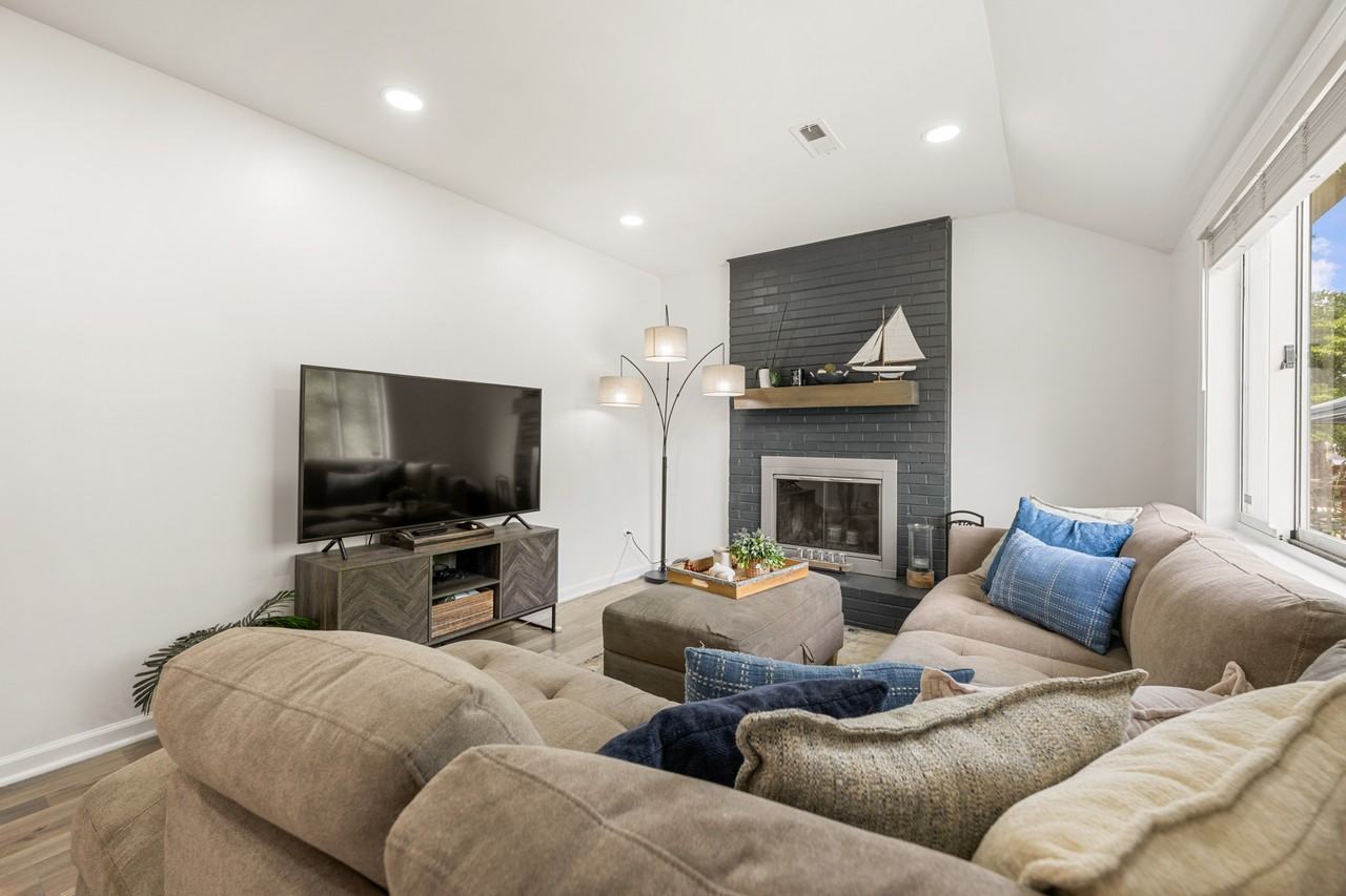 3900 73rd Ave #3900 - Photo 4 of 26