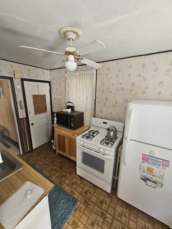 1237 Benton Ave - Photo 4 of 10