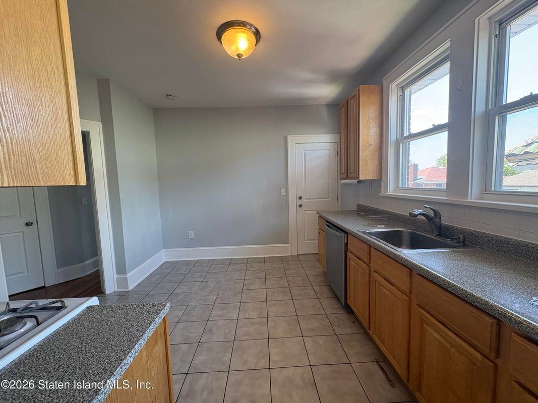 548 Broadway ##2 - Photo 4 of 26