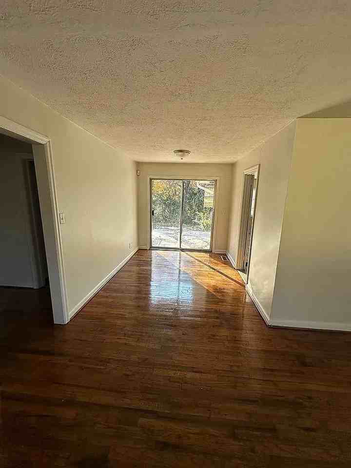 4250 Adams St - Photo 5 of 9